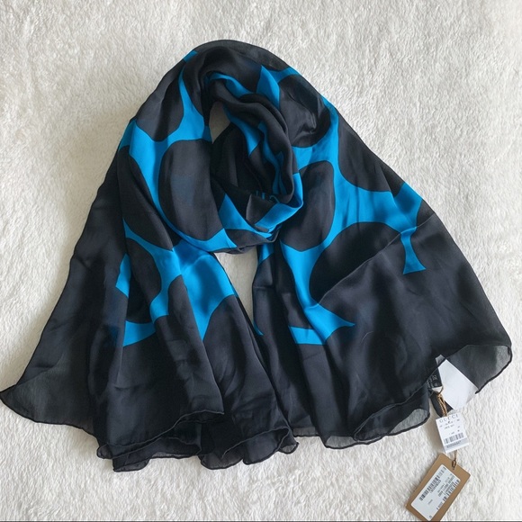 NWT Authentic Gucci Polka Dots Silk Square Scarf - Picture 1 of 7